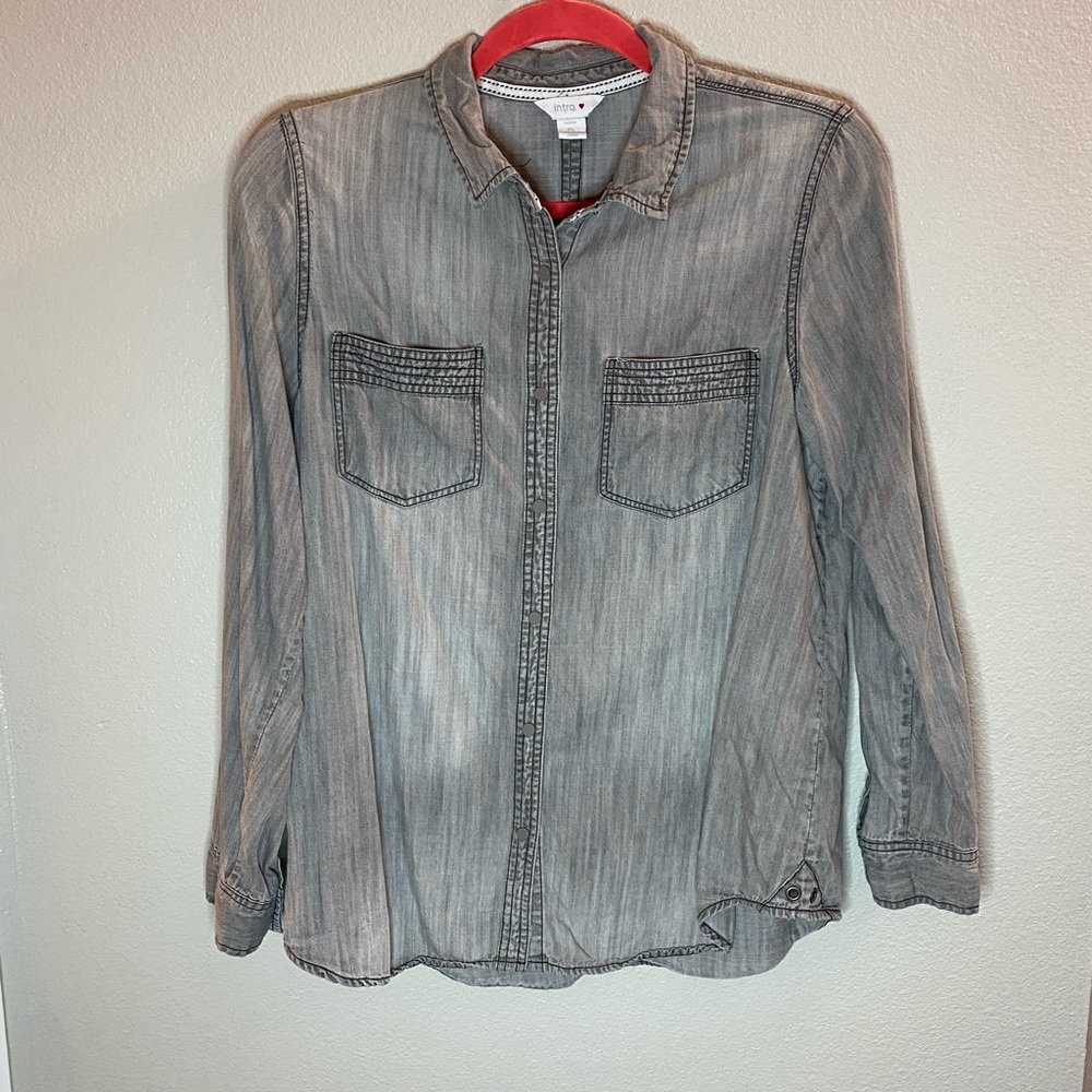 NWOT Gray wash jean shirt. Size Large